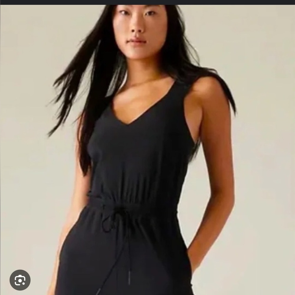 Athleta Savannah Mini Dress Women's XS V-Neck Drawstring Waist Black Pockets